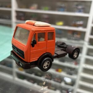 Matchbox Super Kings Mercedes Truck K8