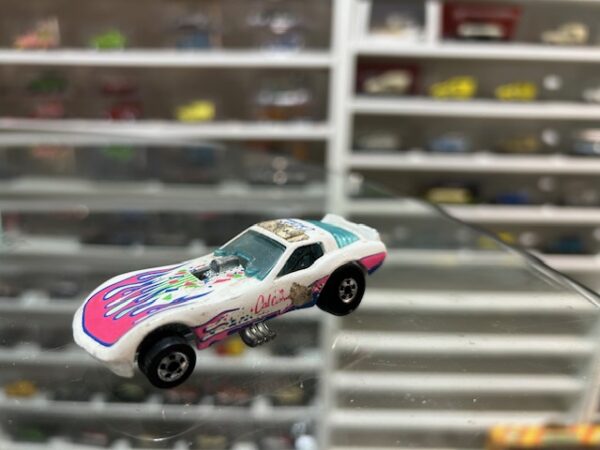 Hot Wheels Chevrolet Corvette California 1/64