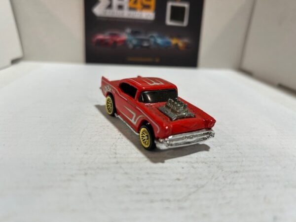 Hot Wheels 57 Chevy Red Mainline 1/64 – Image 2