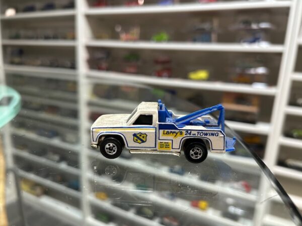 Hot Wheels Larry's 24 HR Towing 1/64