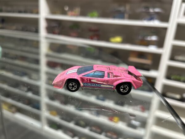 Lamborghini Countach 31 Hot Wheels 1/64
