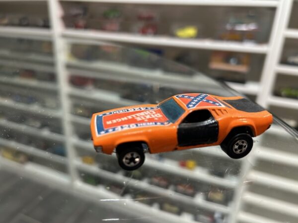 Hot Wheels Dixie Challenger 1/64