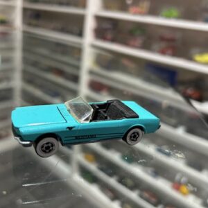 Hot Wheels 65 Mustang Convertible 1/64