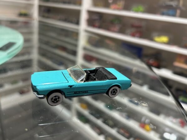 Hot Wheels 65 Mustang Convertible 1/64