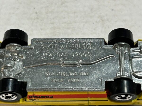 Hot Wheels Pontiac J2000 1/64 – Image 4