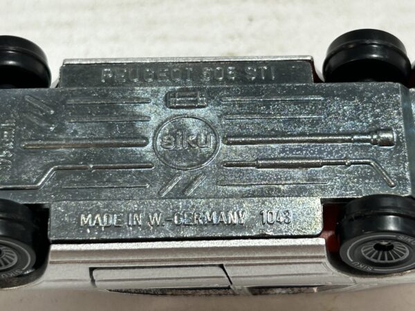 Peugeot 505 STI Siku 1/43 – Image 4