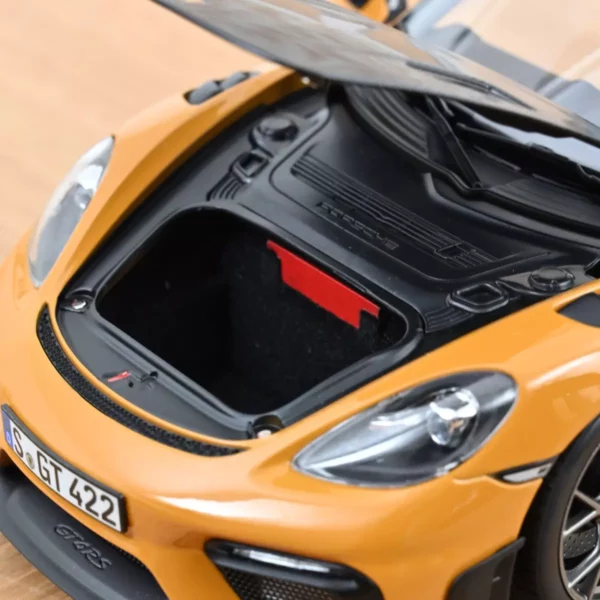 Porsche Cayman GT4 RS avec pack Weissach 2023 Jaune Bahama 1/18 – Image 5