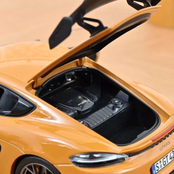 Porsche Cayman GT4 RS avec pack Weissach 2023 Jaune Bahama 1/18 – Image 6
