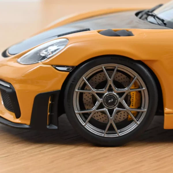 Porsche Cayman GT4 RS avec pack Weissach 2023 Jaune Bahama 1/18 – Image 7