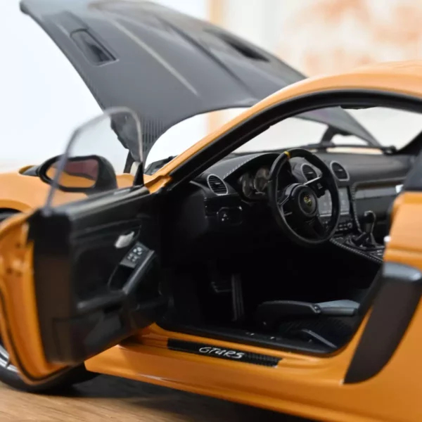 Porsche Cayman GT4 RS avec pack Weissach 2023 Jaune Bahama 1/18 – Image 10