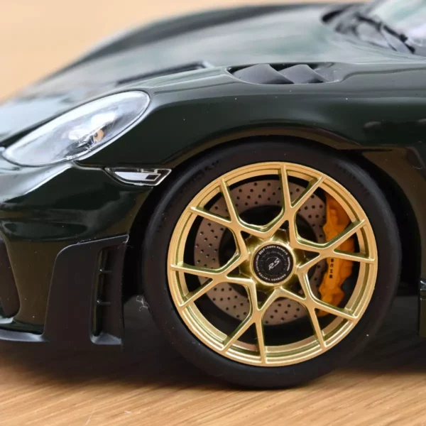 Porsche Cayman GT4 RS avec pack Weissach 2023 Brewster Green 1/18 – Image 7