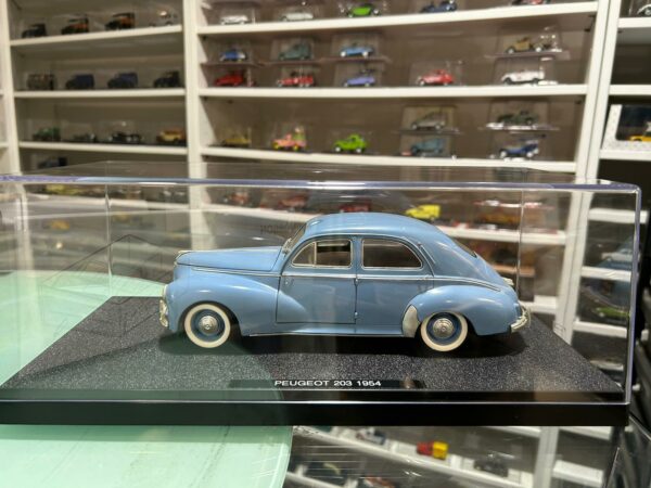Peugeot 203 Bleue  1/18