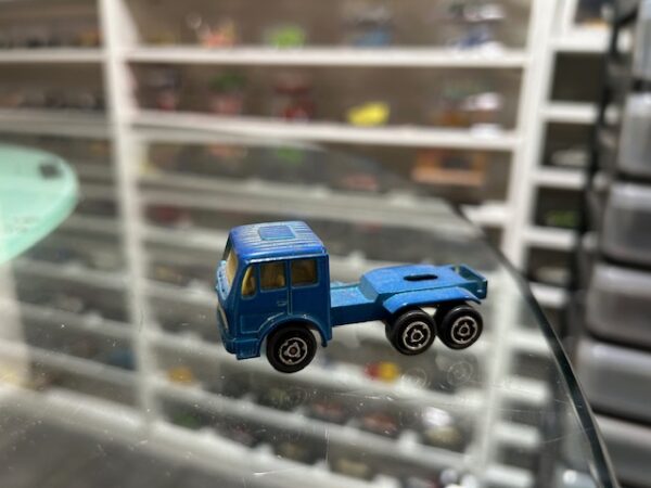 Majorette Camion Mercedes Bleu 1/100