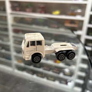 Majorette Camion Mercedes Blanc 1/100