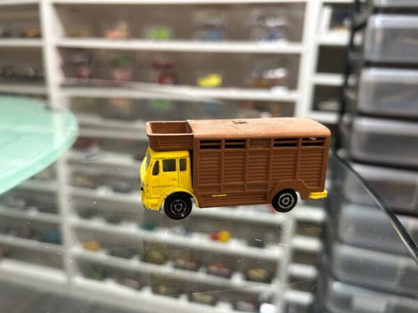 Camion Majorette Bétaillère Mercedes N°254 1/100