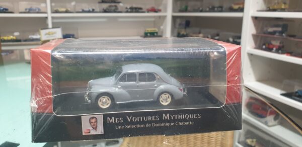 Renault 4 CV " Mes Voitures Mythiques Dominique Chapatte " 1/43