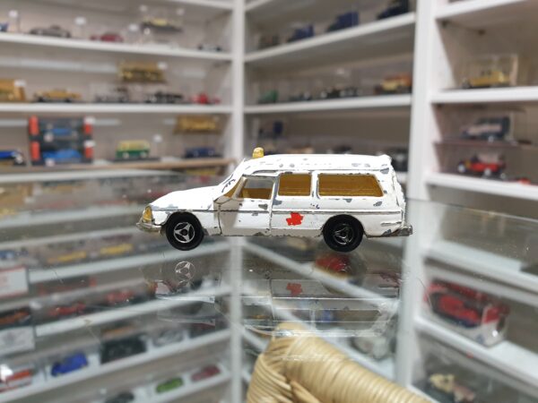 Majorette Citroen DS 21 Break Ambulance 1/60