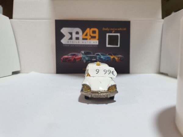 Majorette Citroen DS 21 Break Ambulance 1/60 – Image 2