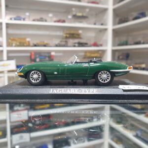 Jaguar E-TYPE vert 1/43 ( avec erreur de frappe )