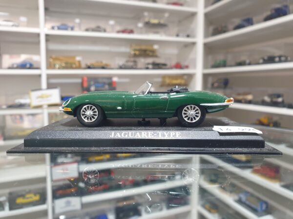 Jaguar E-TYPE vert 1/43 ( avec erreur de frappe )