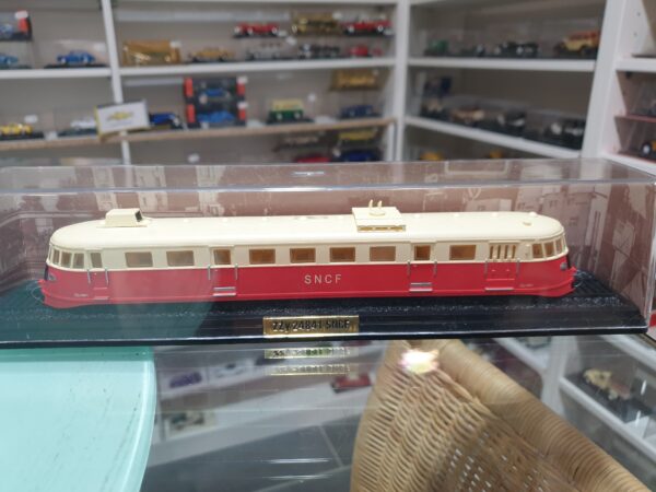 L'autorail ZZY 24841 Ho Atlas