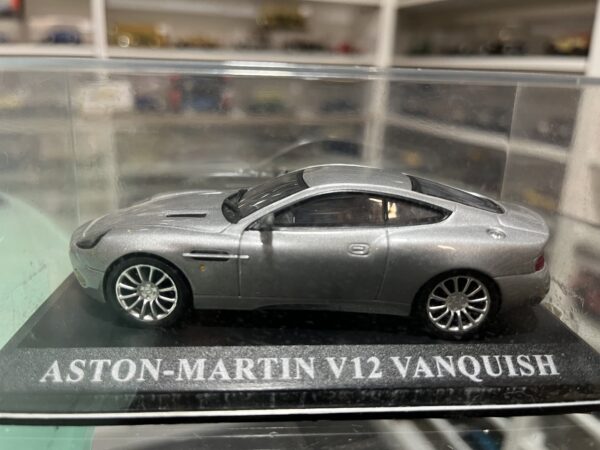 Aston-Martin V12 Vanquish – Image 2
