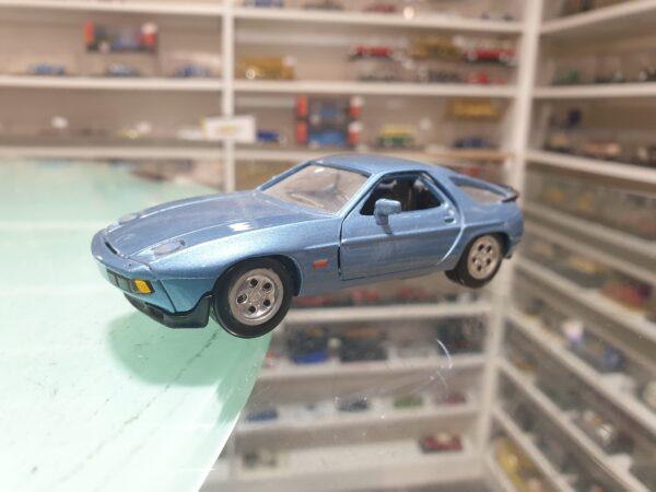 Porsche 928 S 1/43 NZG Bleue