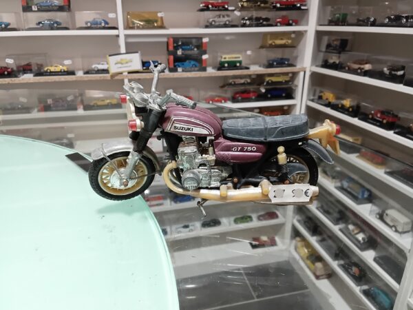 Moto Suzuki GT 750 Polistil 1/15