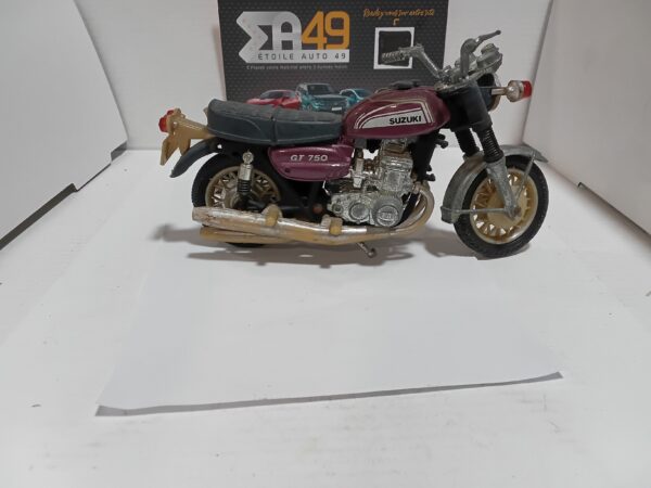 Moto Suzuki GT 750 Polistil 1/15 – Image 2