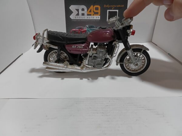 Moto Suzuki GT 750 Polistil 1/15 Manque clignotant avant gauche – Image 2