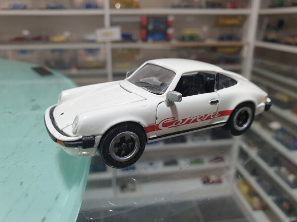 Porsche 911 Carrera NZG 1/43 Blanche
