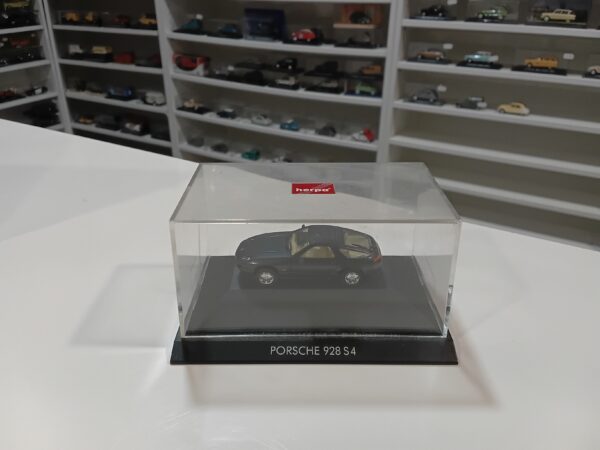 Porsche 928 S4 1/72