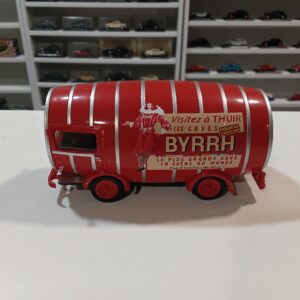 Renault 1400KG cave Byrrh à Thuir 1/43