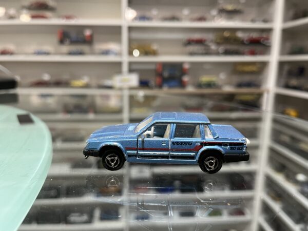 Majorette Volvo 760 GLE n°230 bleu 1/61