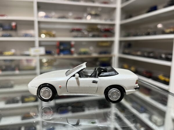 Porsche Cabriolet 323 NZG argenté 1/43