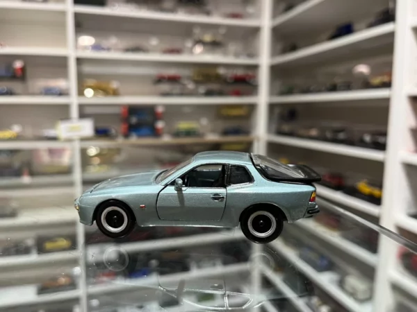 Porsche 944 NZG bleu n°263 1/43
