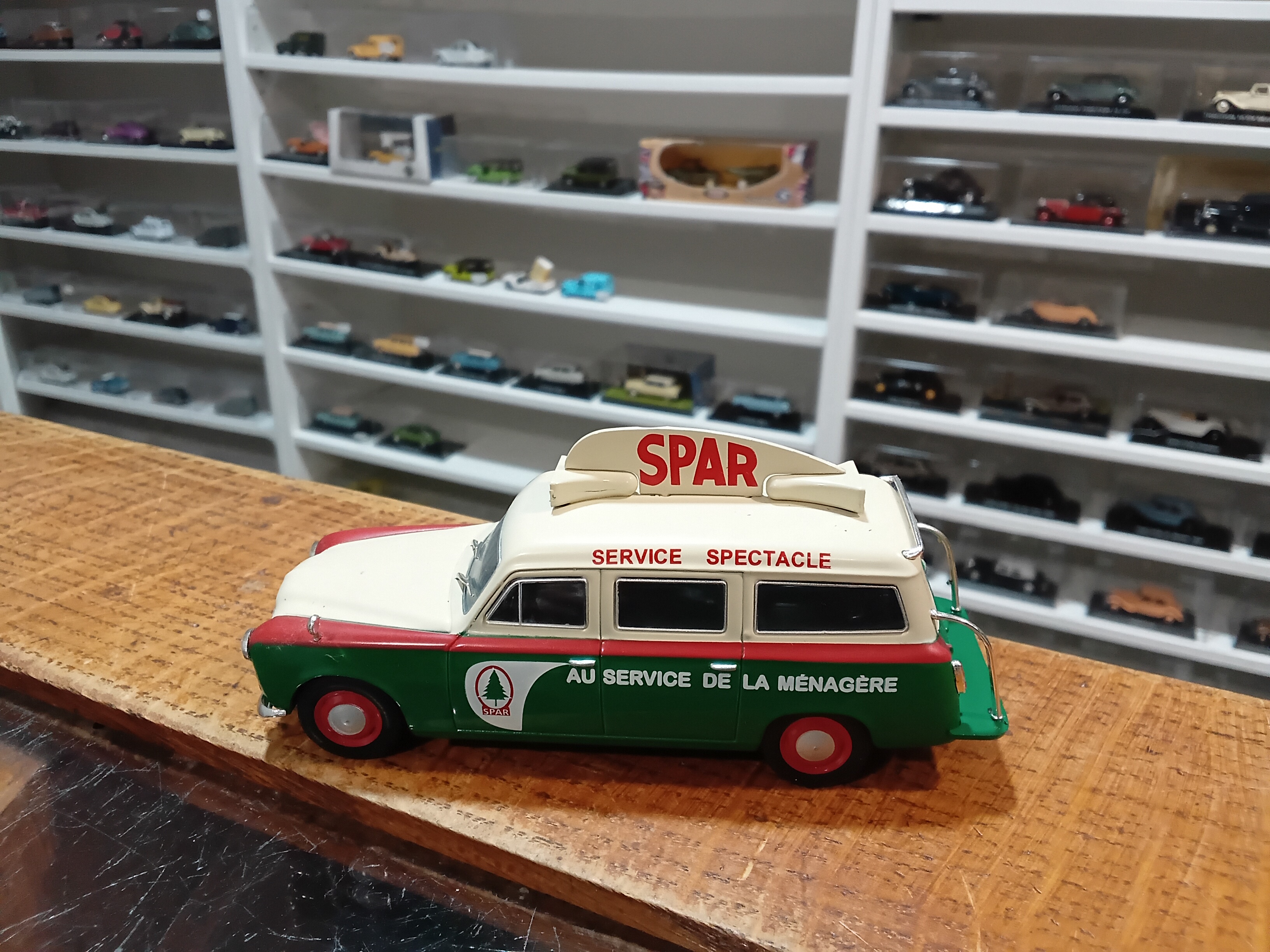 Peugeot 403 Break Spar 1/43