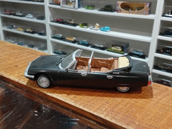 Citroën SM Présidentielle 1972 Universal Hobbies 1/43