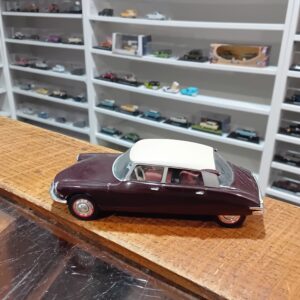 Citroën DS19 Altaya 1/43