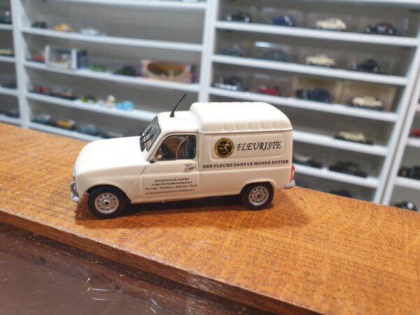 RENAULT 4 F6 Interflora 1986 1/43 Universal hobbies