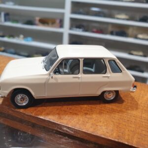 RENAULT 6 1/43