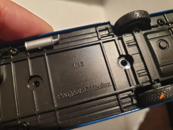 Peugeot J7  dépanneuse Heuliez 1/43 ( manque 1 girophare ) – Image 5