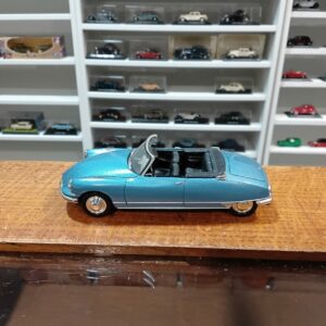 Citroën DS 19 Cabriolet Bleu Universal Hobbies 1961 1/43