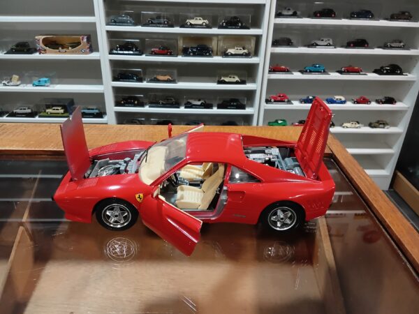 Ferrari GTO 1984 Bburago 1/18 – Image 5