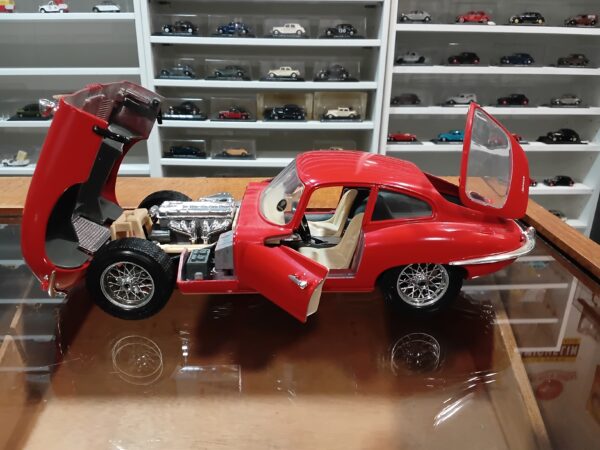 Jaguar "E" 1961 Bburago 1/18 – Image 5