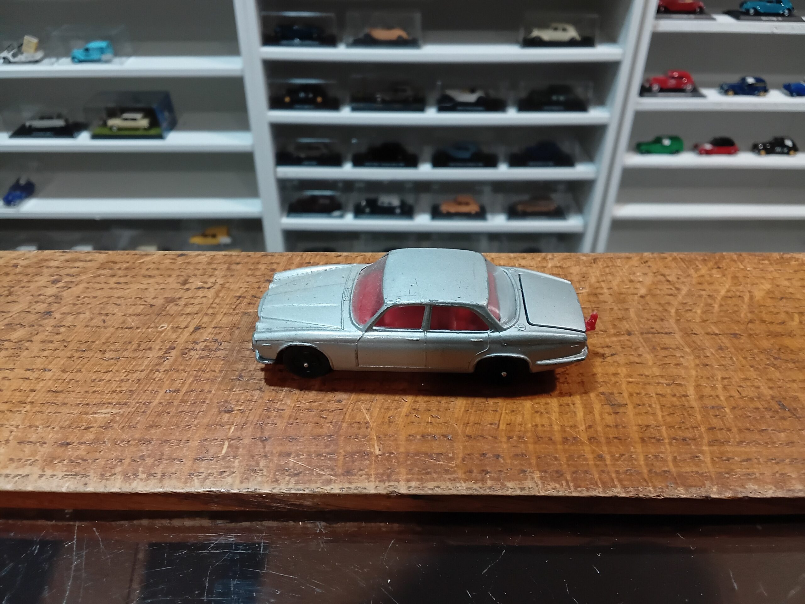 Jaguar XJ6 4.2 Corgi Juniors 1/60
