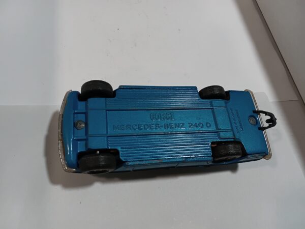 Mercedes-Benz 240 D Corgi 1/36 – Image 4