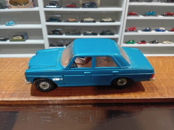 Mercedes-Benz 240 D Corgi 1/36 Sans attelage