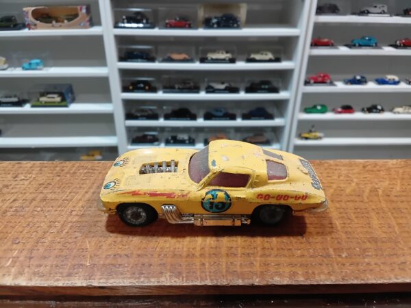 Chevrolet Corvette Sting Ray n°15 avec stickers Corgi 1/43