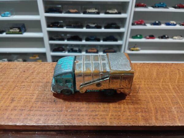 S & D Refuse Van Husky